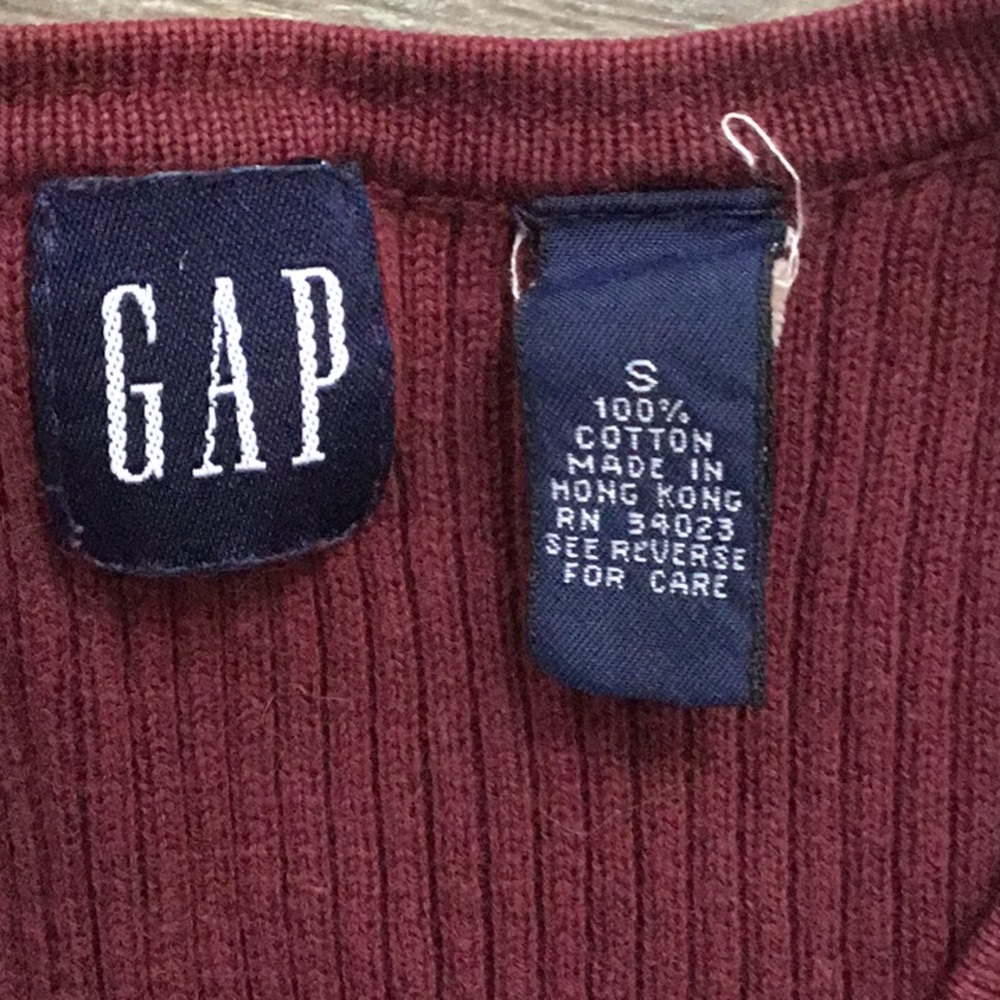 Gap wine colored buttoned up the front long sleeved ribbed sweater-cover… - Picture 14 of 14